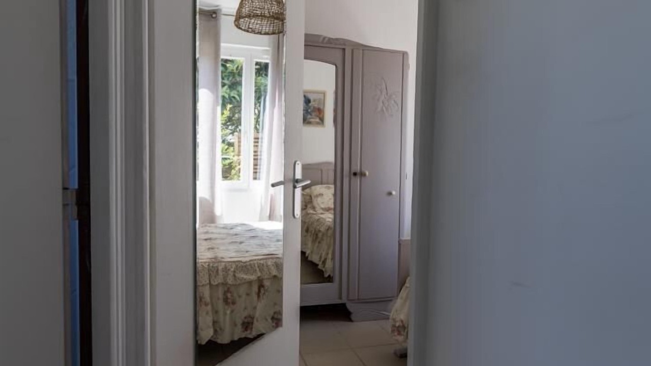 Photo of Bedroom in Hinx