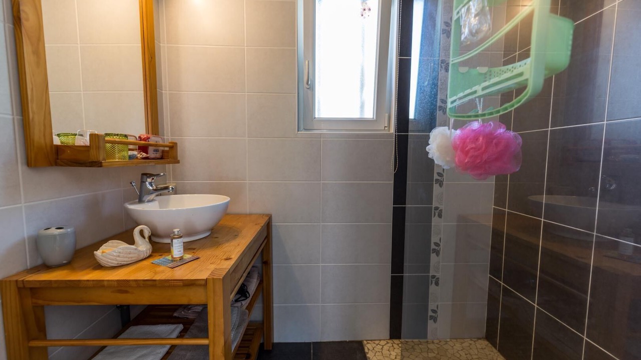 Photo of Bathroom in Hinx