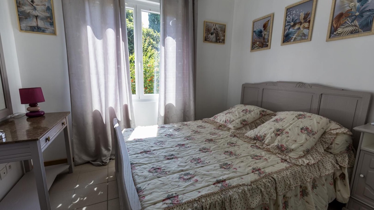 Photo of Bedroom in Hinx