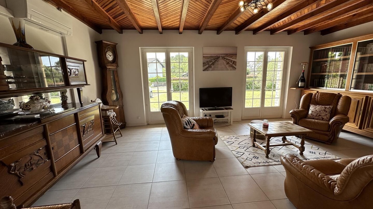 Photo of Livingroom in Arjuzanx