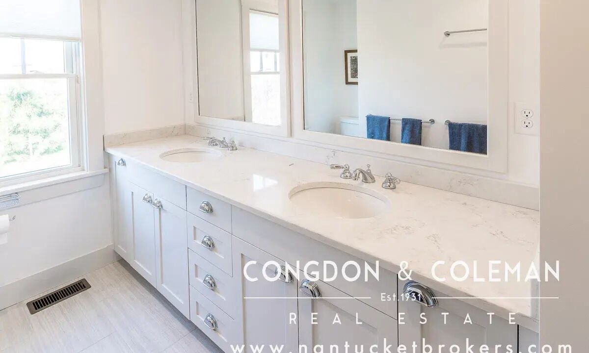 Photo of Bathroom in Surfside