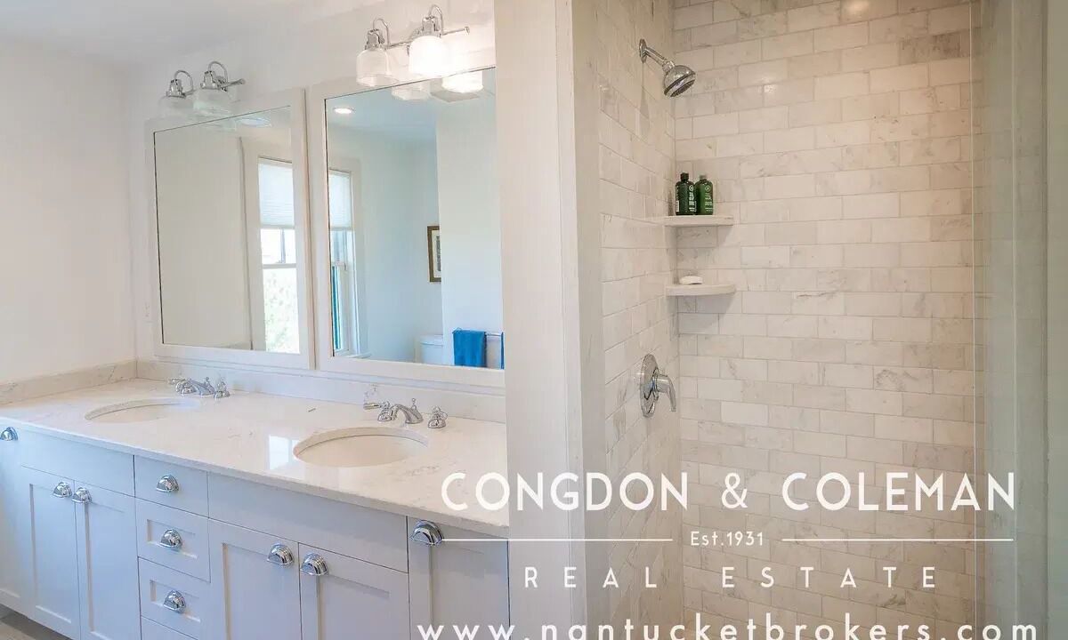 Photo of Bathroom in Surfside