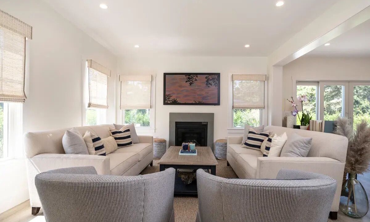 Photo of Livingroom in Surfside