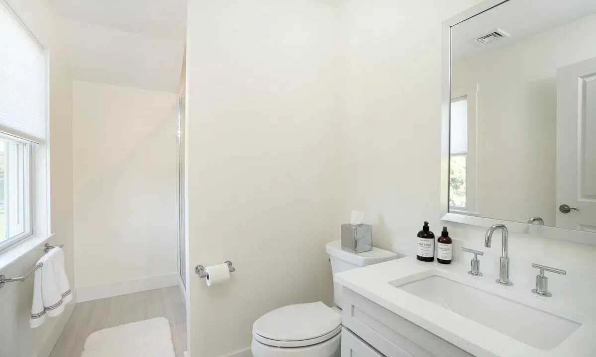 Photo of Bathroom in Surfside
