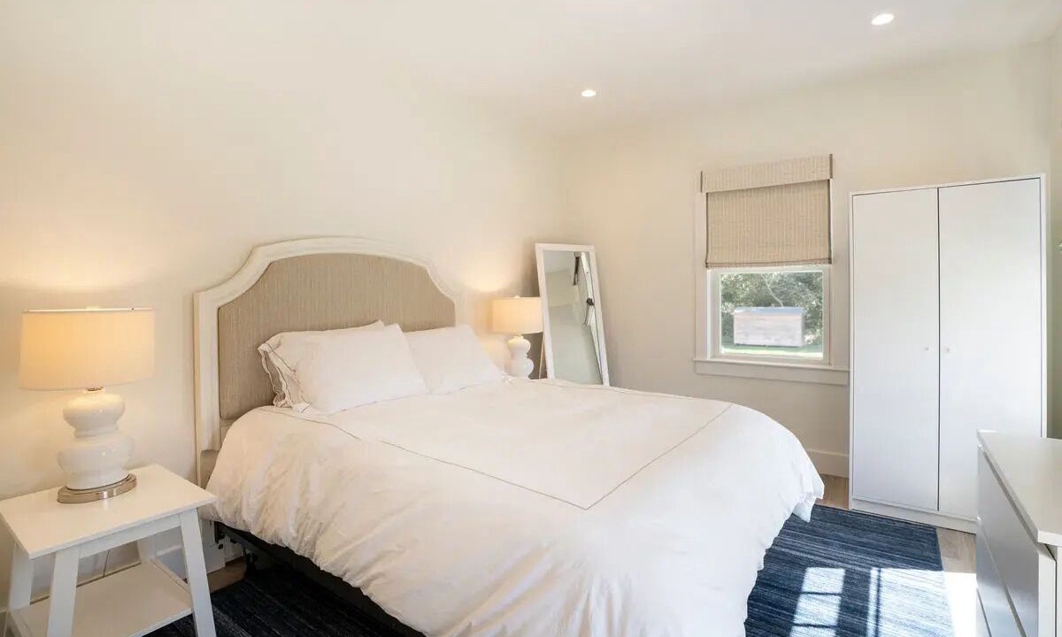 Photo of Bedroom in Surfside