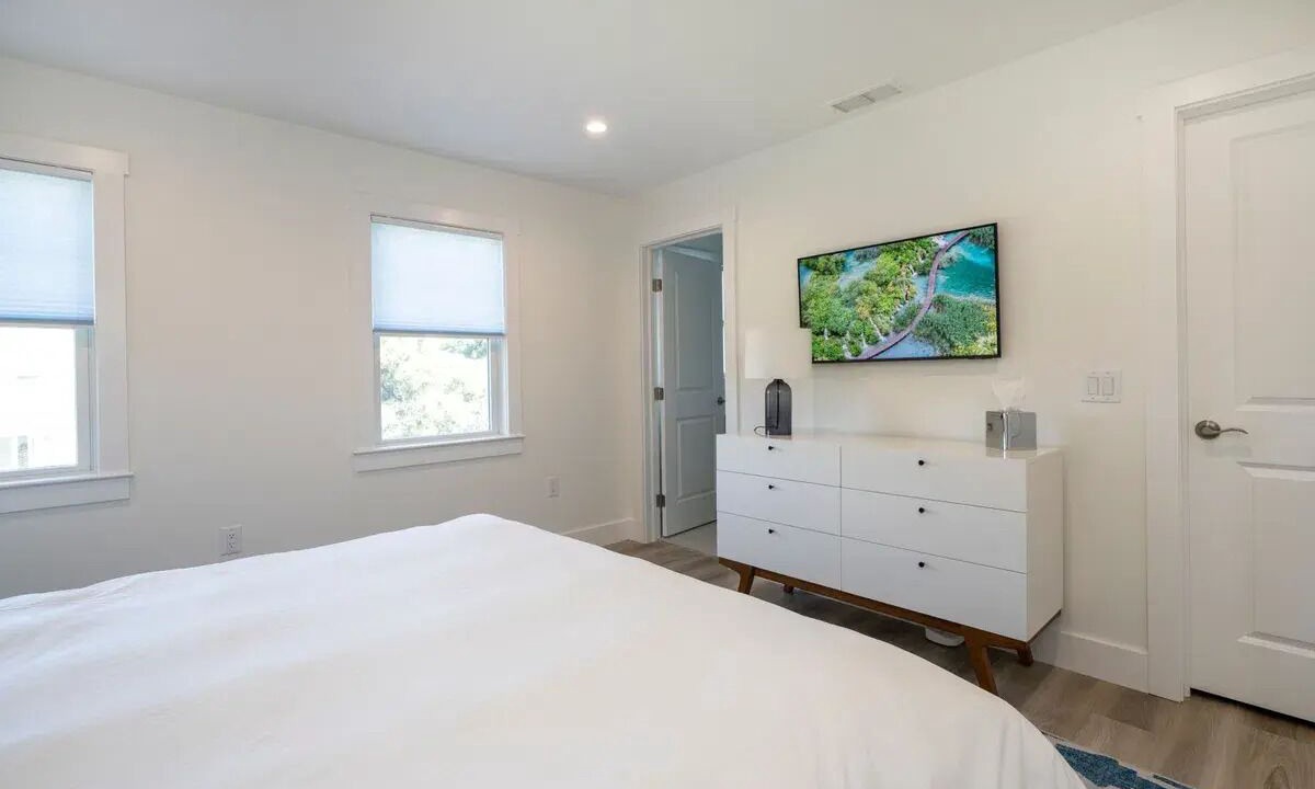 Photo of Bedroom in Surfside