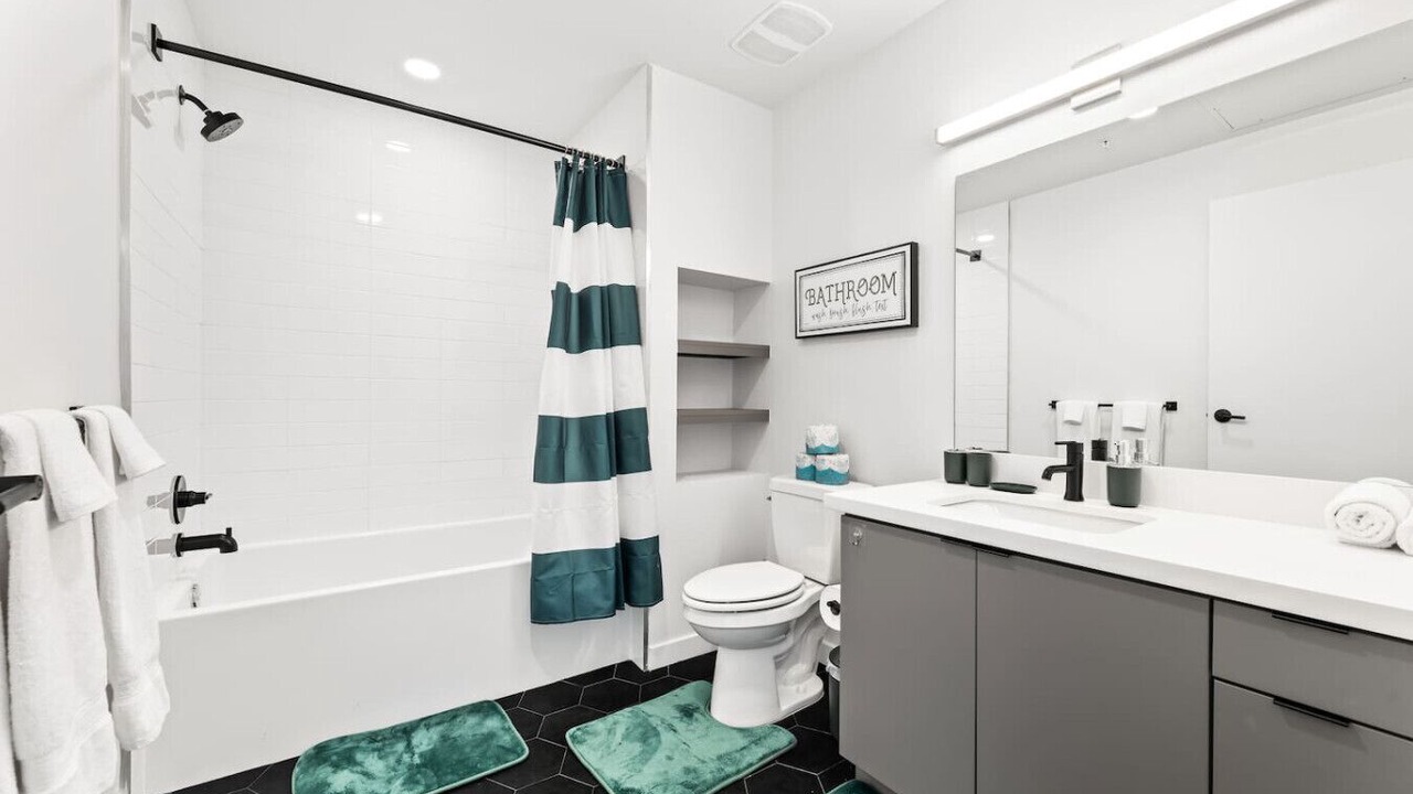 Photo of Bathroom in Downtown Los Angeles