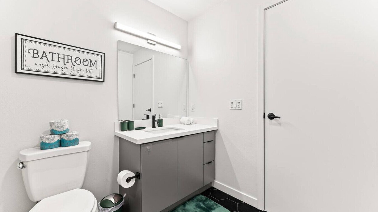 Photo of Bathroom in Downtown Los Angeles
