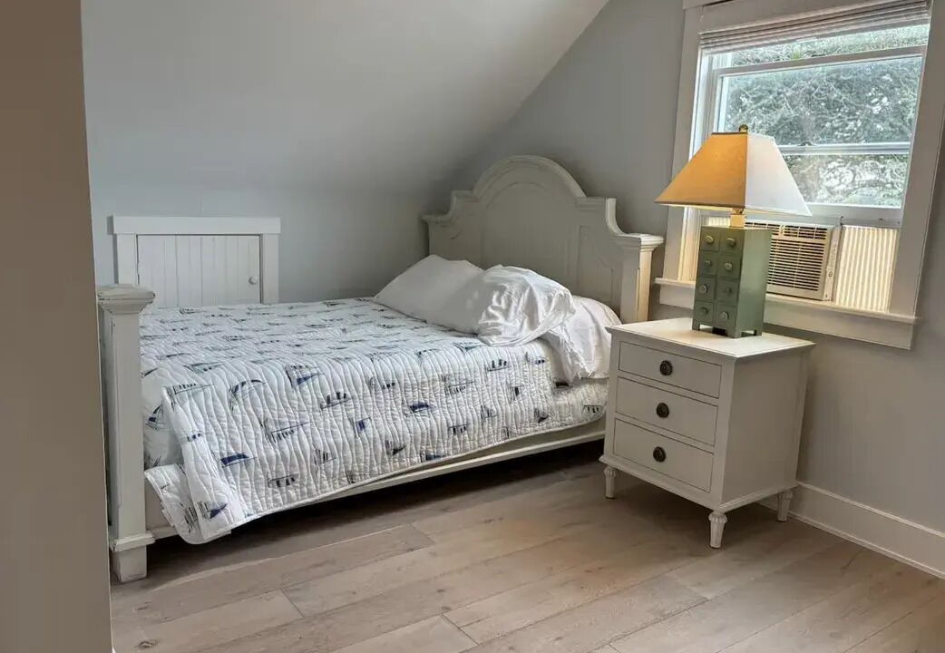 Photo of Bedroom in Surfside