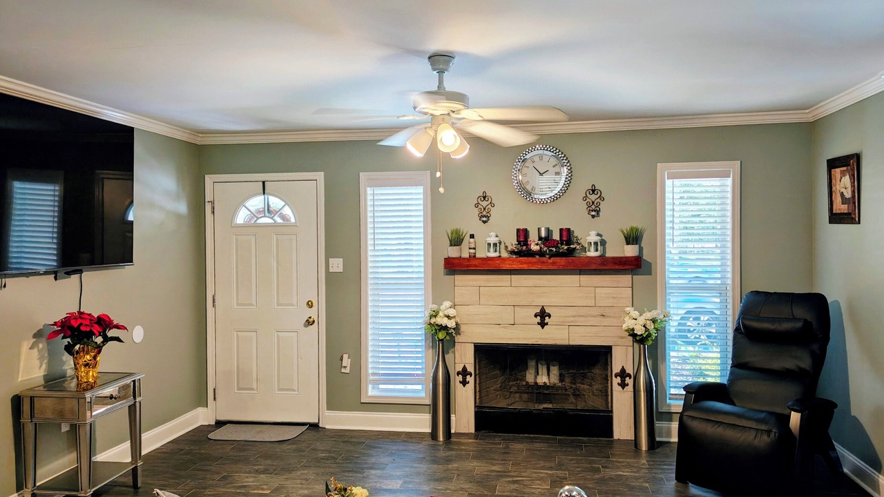 Photo of Livingroom in Denham Springs