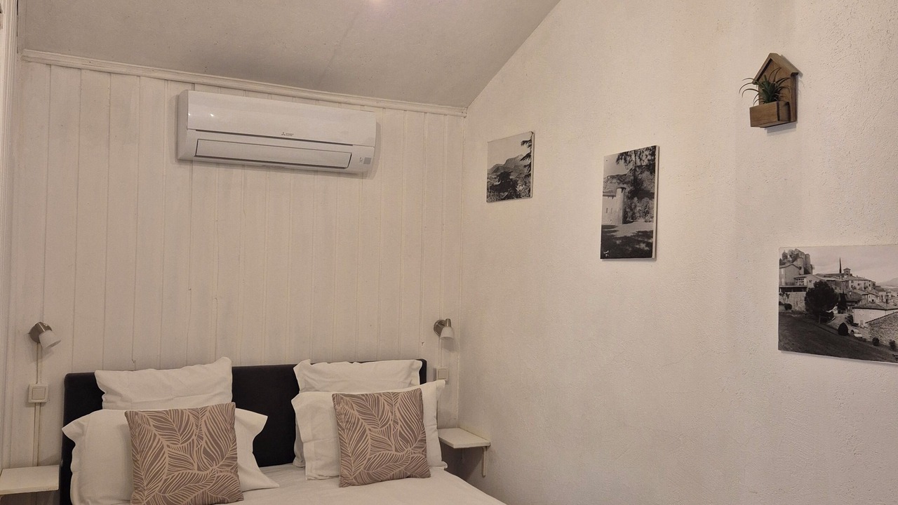 Photo of Bedroom in Crest