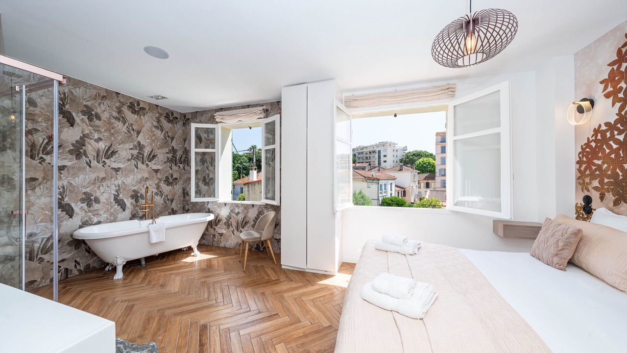 Photo of Bedroom in Prado - Republique