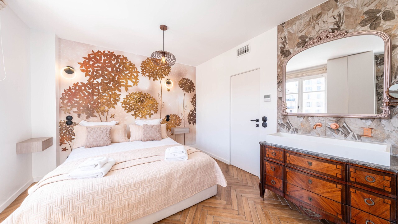 Photo of Bedroom in Prado - Republique