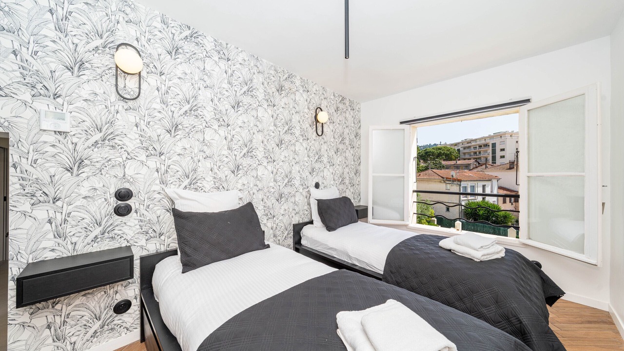 Photo of Bedroom in Prado - Republique