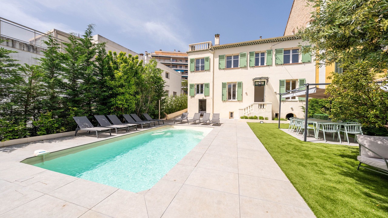 Photo of Outdoor in Prado - Republique