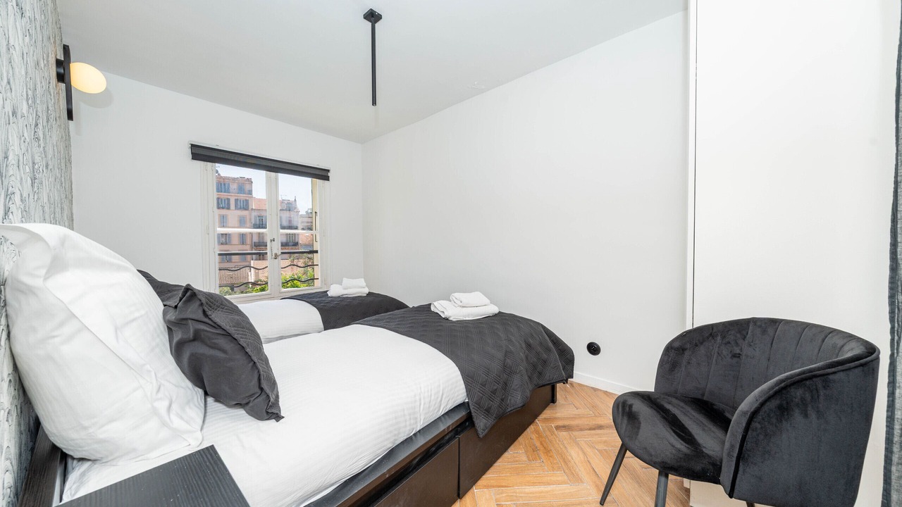 Photo of Bedroom in Prado - Republique