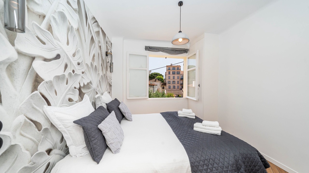 Photo of Bedroom in Prado - Republique