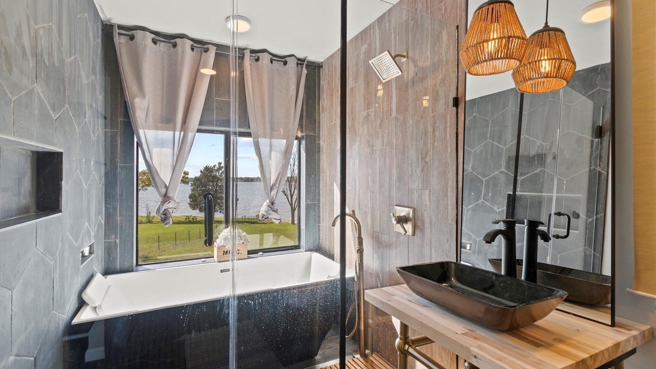 Photo of Bathroom in Cedar Creek Reservoir
