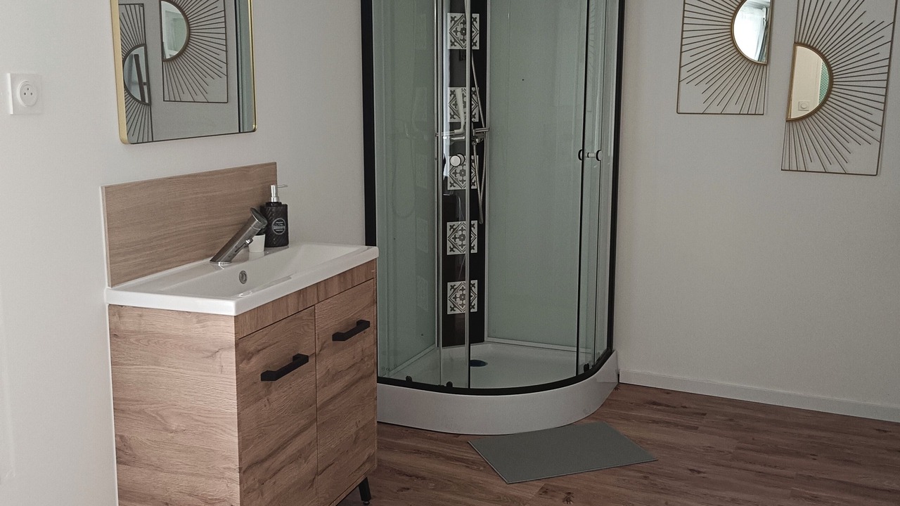 Photo of Bathroom in Pre-en-Pail