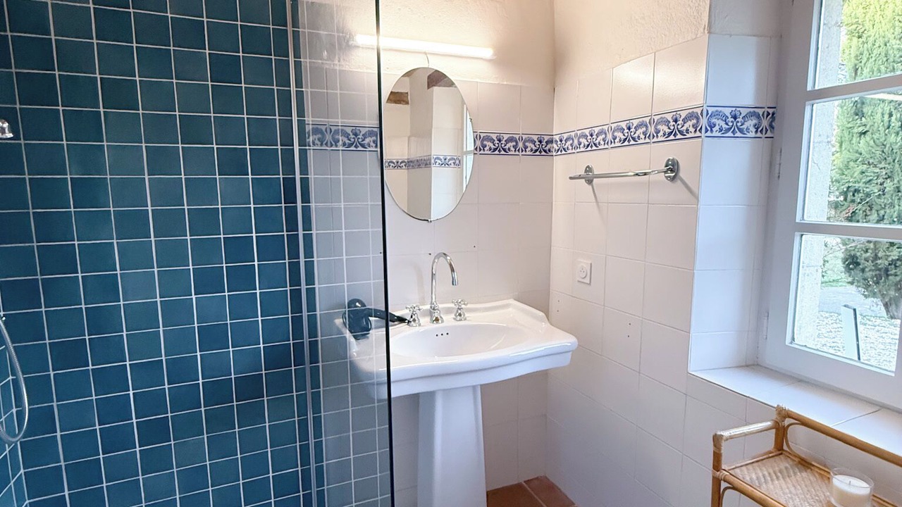 Photo of Bathroom in Saint-Leonard