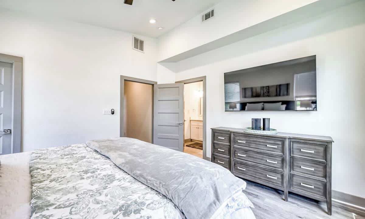 Photo of Bedroom in Point Venture