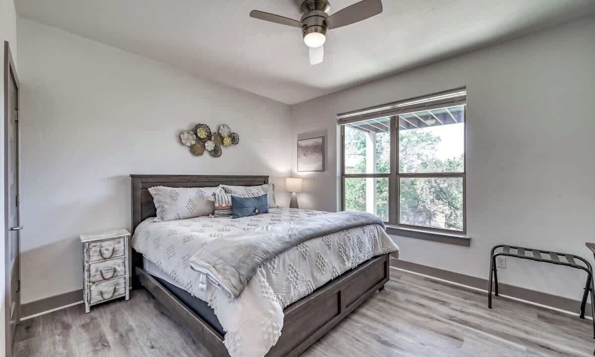 Photo of Bedroom in Point Venture
