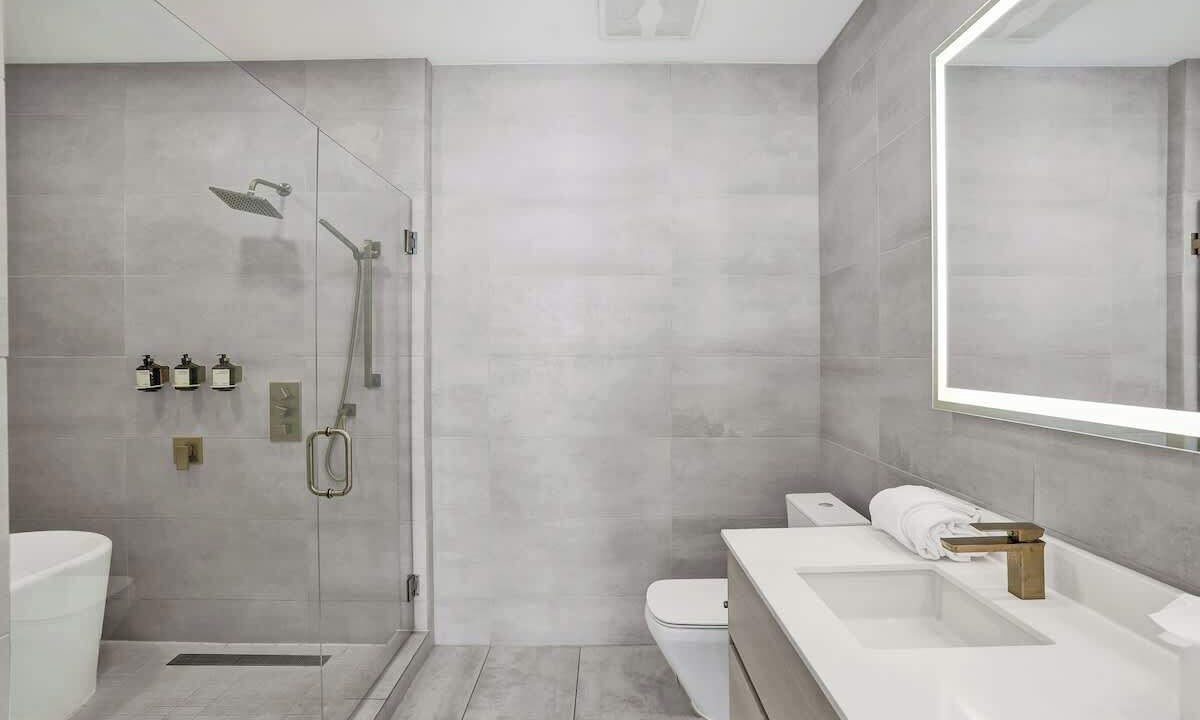 Photo of Bathroom in West Avenue