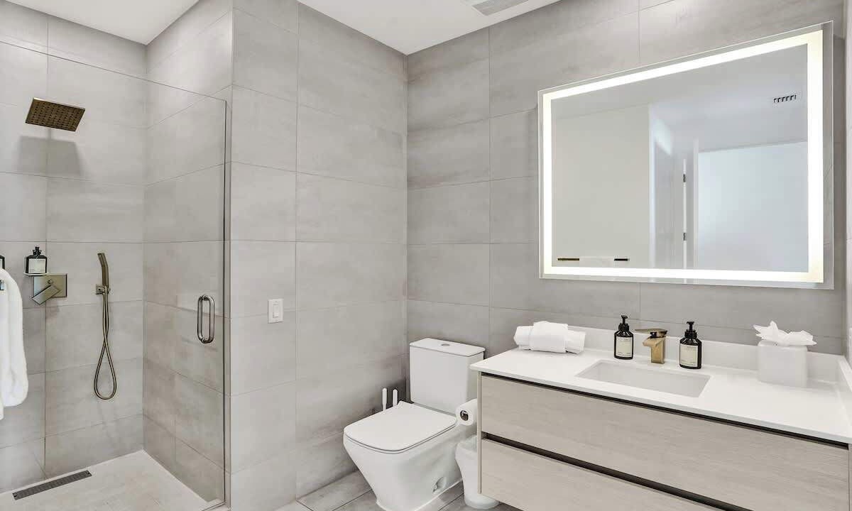 Photo of Bathroom in West Avenue