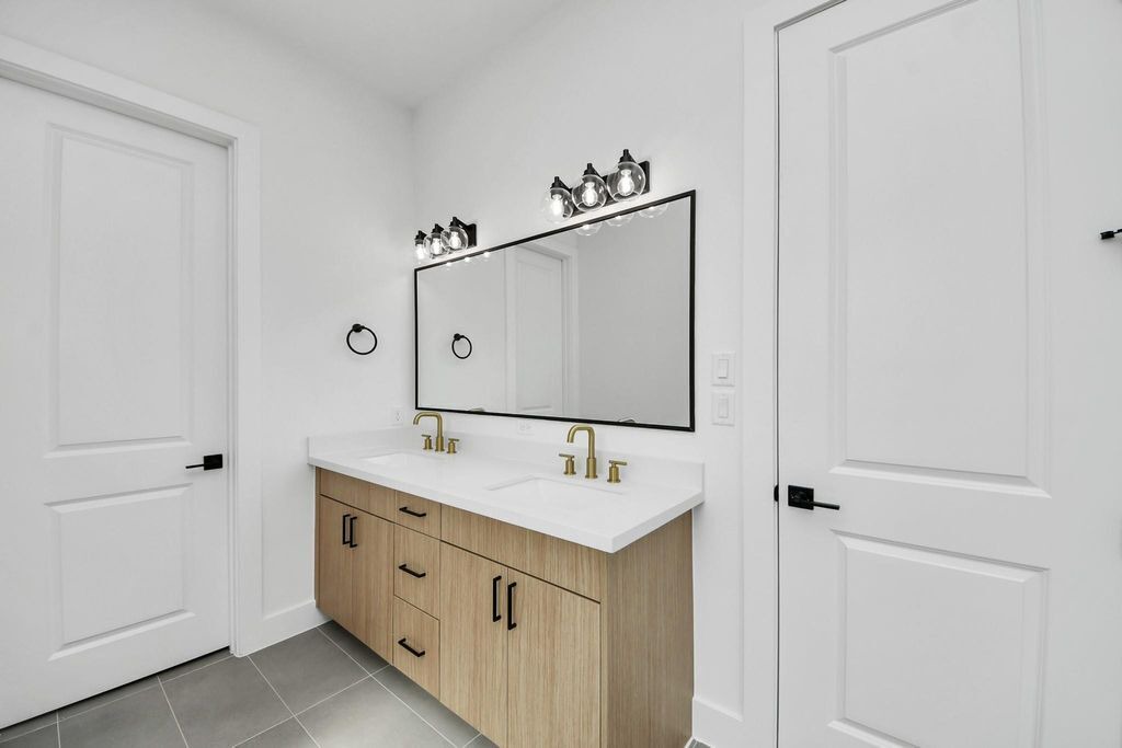 Photo of Bathroom in Foster Place