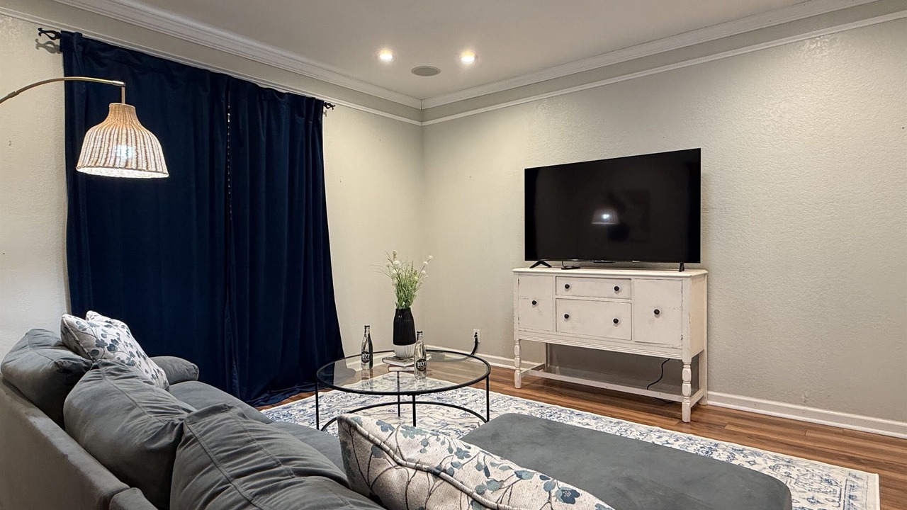Photo of Livingroom in Sayles Blvd. Area