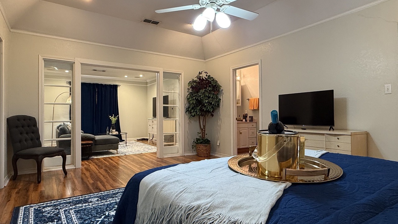 Photo of Bedroom in Sayles Blvd. Area