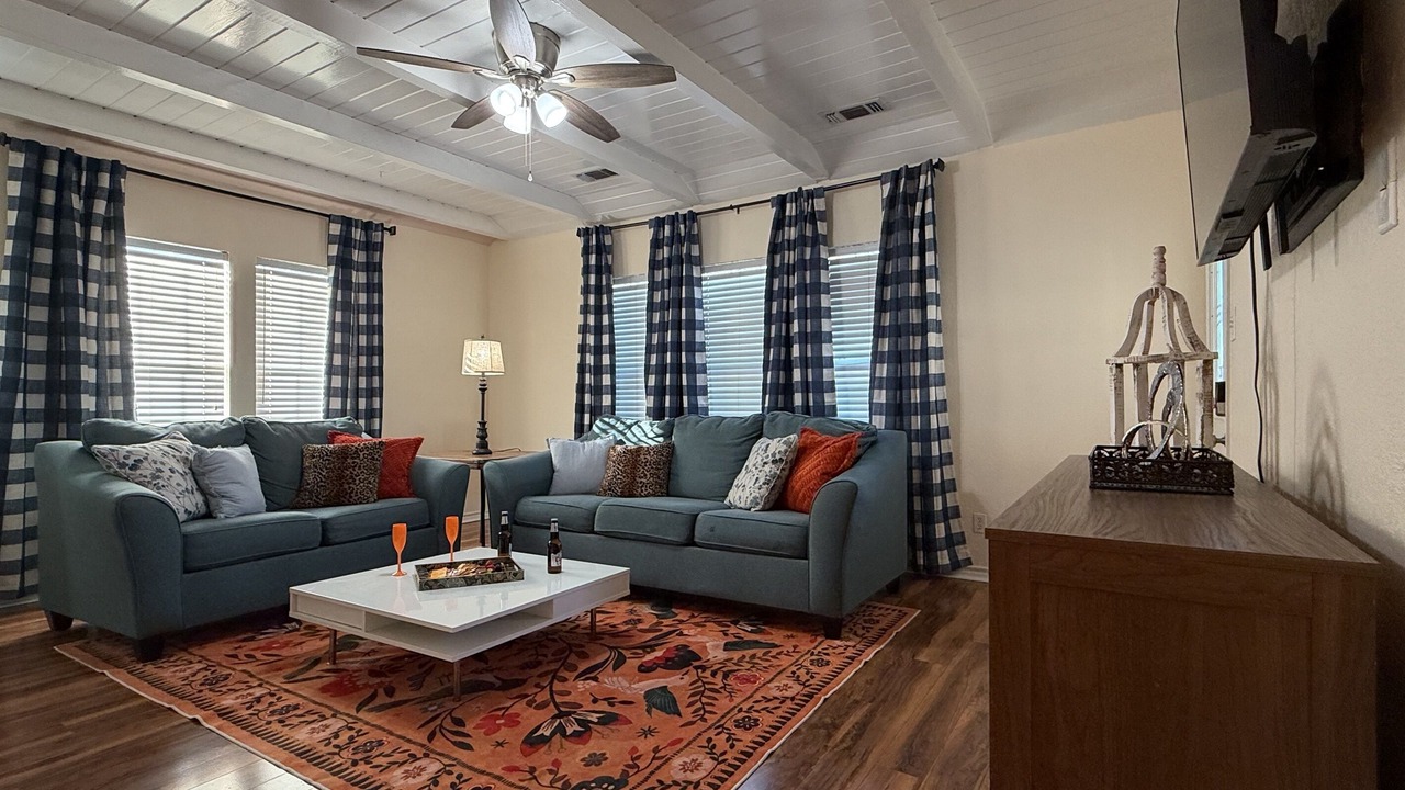 Photo of Livingroom in Sayles Blvd. Area