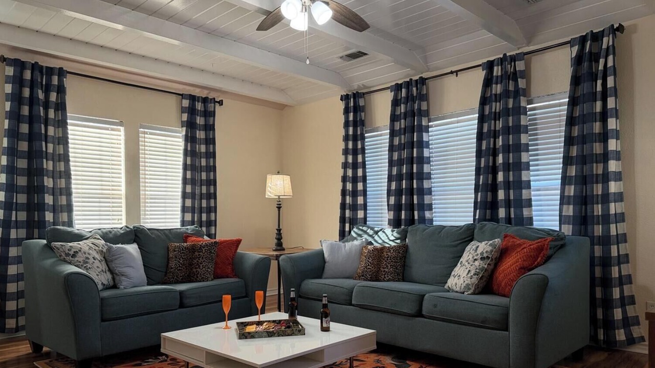 Photo of Livingroom in Sayles Blvd. Area