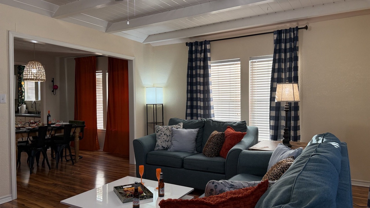 Photo of Livingroom in Sayles Blvd. Area