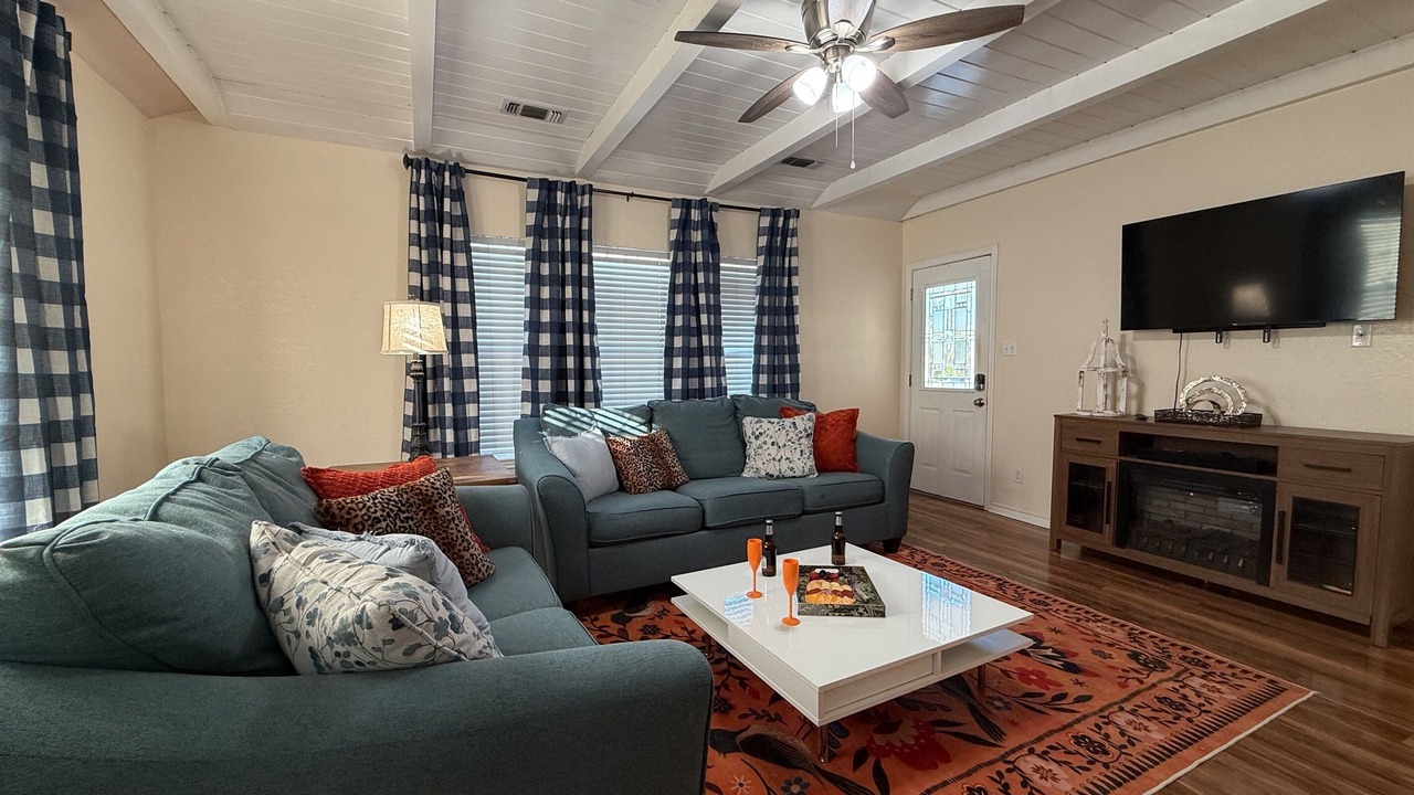 Photo of Livingroom in Sayles Blvd. Area