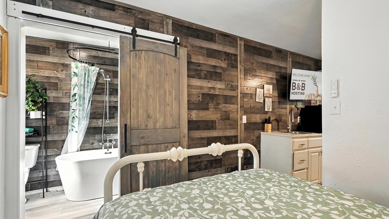 Photo of Bedroom in Sayles Blvd. Area