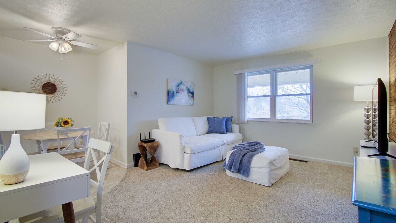 Photo of Livingroom in North Canton