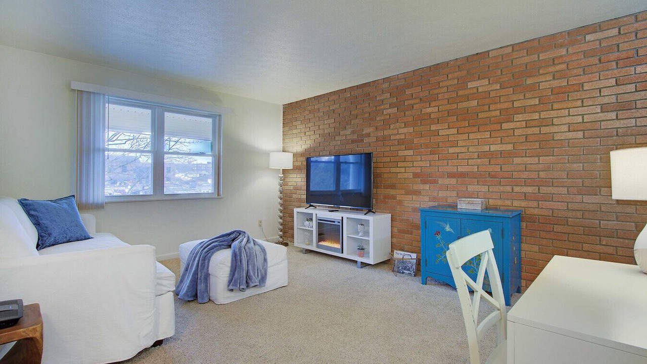 Photo of Livingroom in North Canton