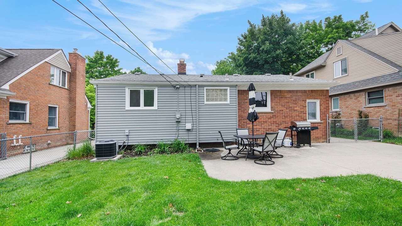 Photo of Outdoor in Royal Oak