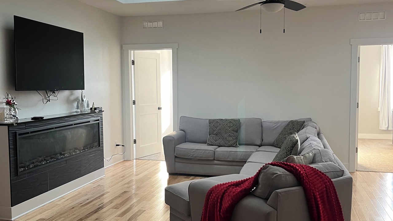 Photo of Livingroom in Midway