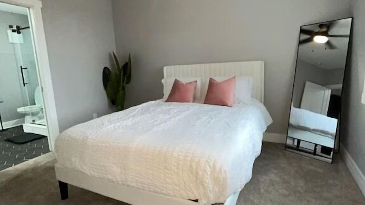 Photo of Bedroom in Midway