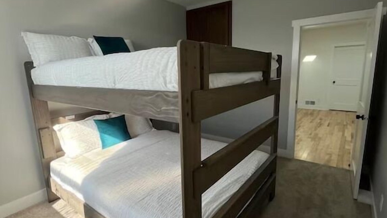 Photo of Bedroom in Midway