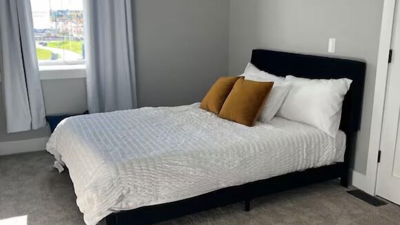 Photo of Bedroom in Midway