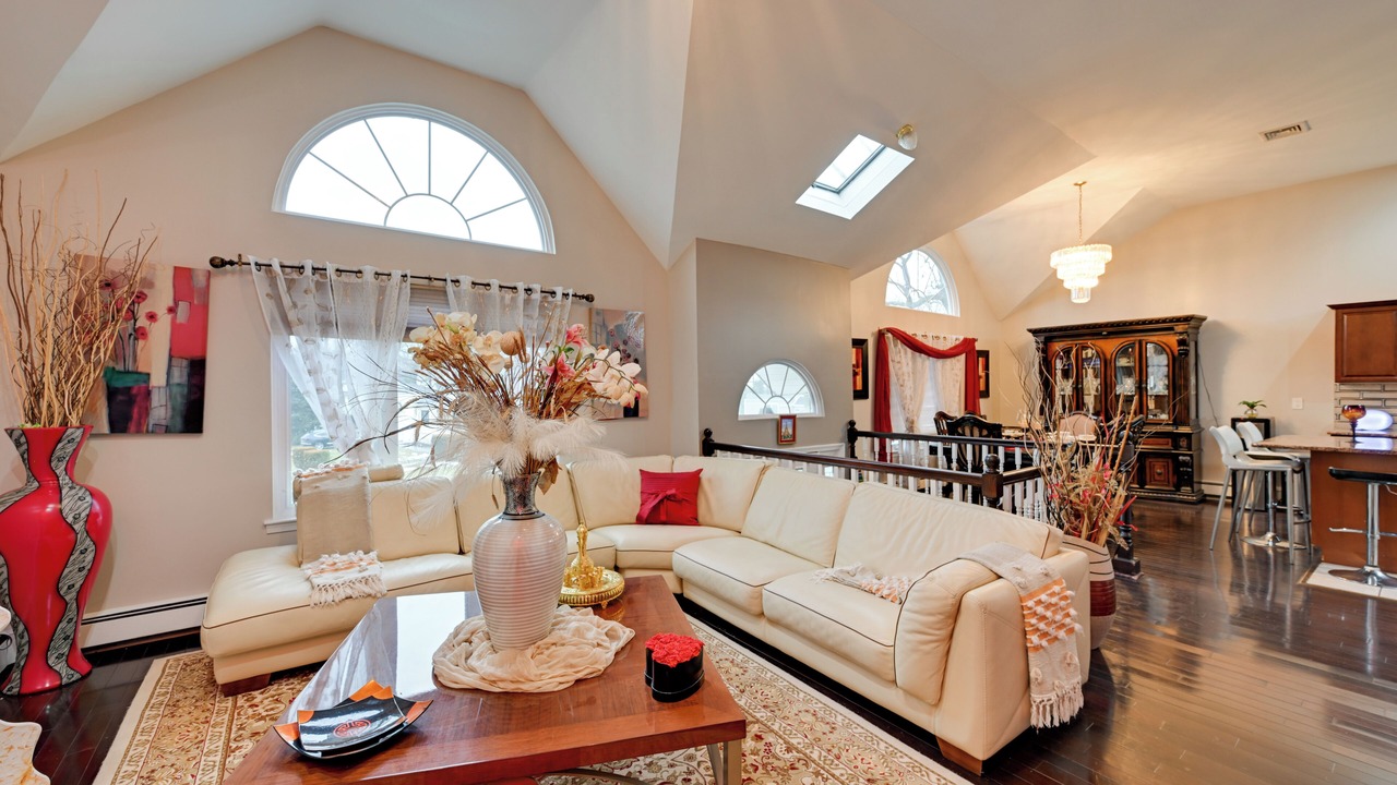 Photo of Bedroom in Alden Manor