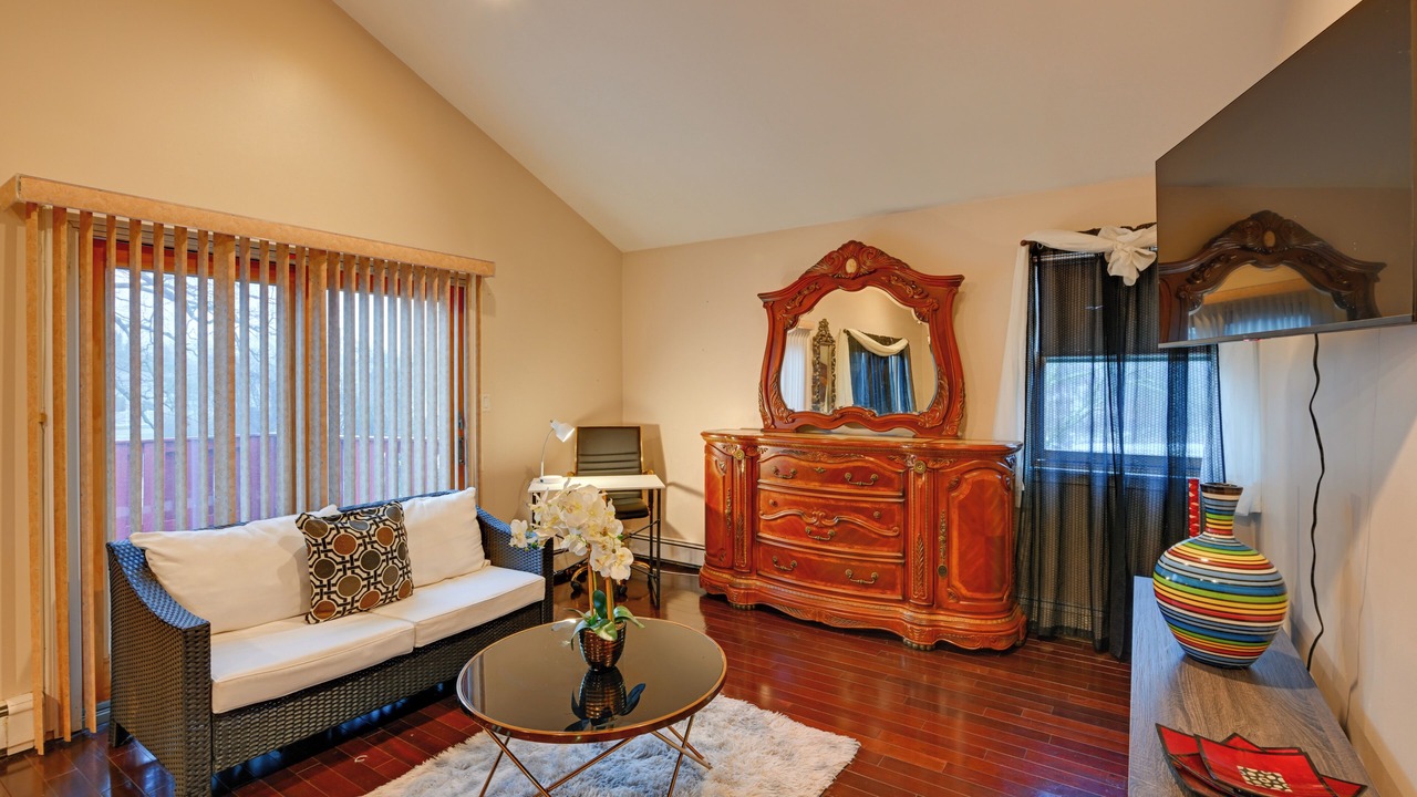 Photo of Livingroom in Alden Manor