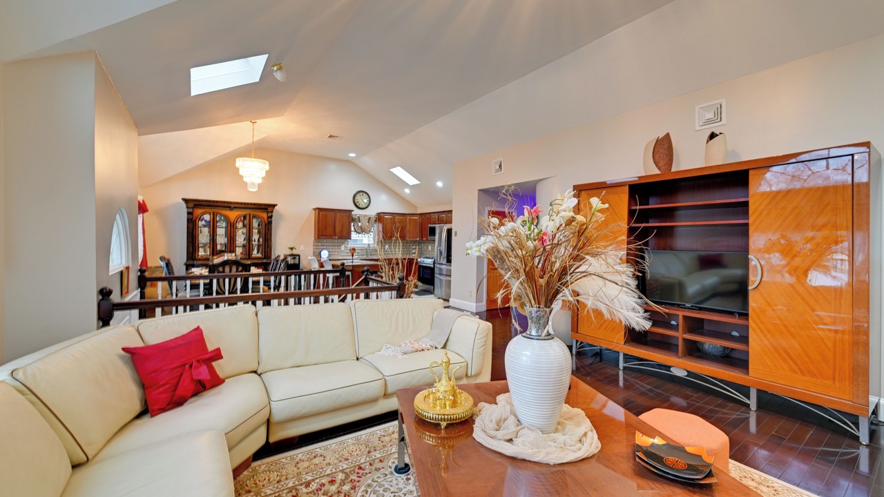 Photo of Livingroom in Alden Manor