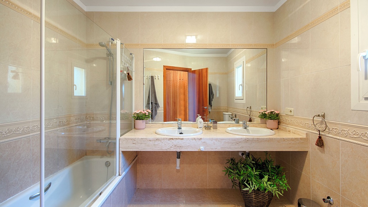 Photo of Bathroom in El Mas Isaac