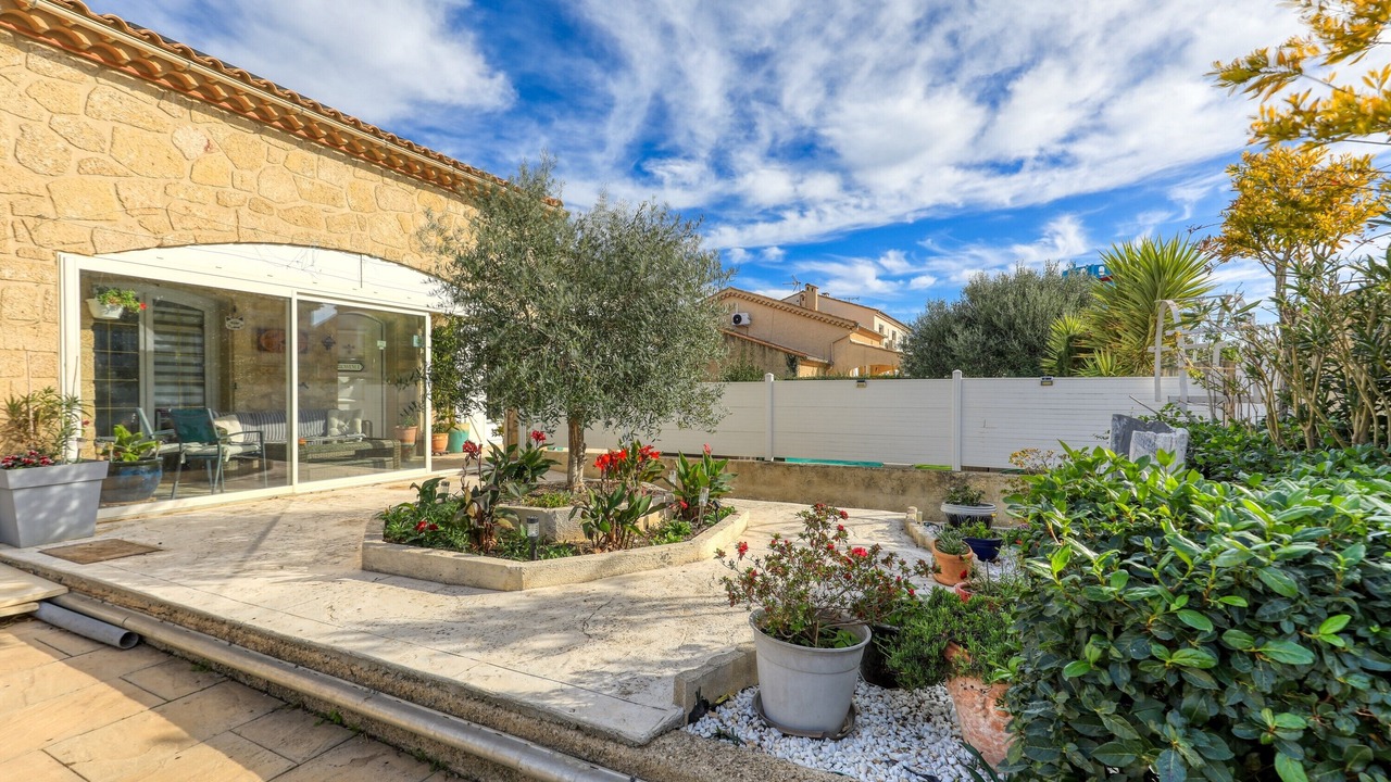 Photo of Outdoor in Saint-Thibery