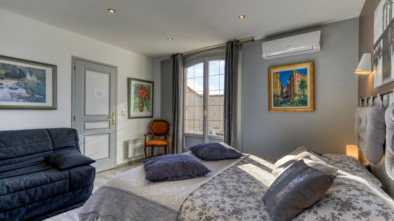 Photo of Bedroom in Saint-Thibery