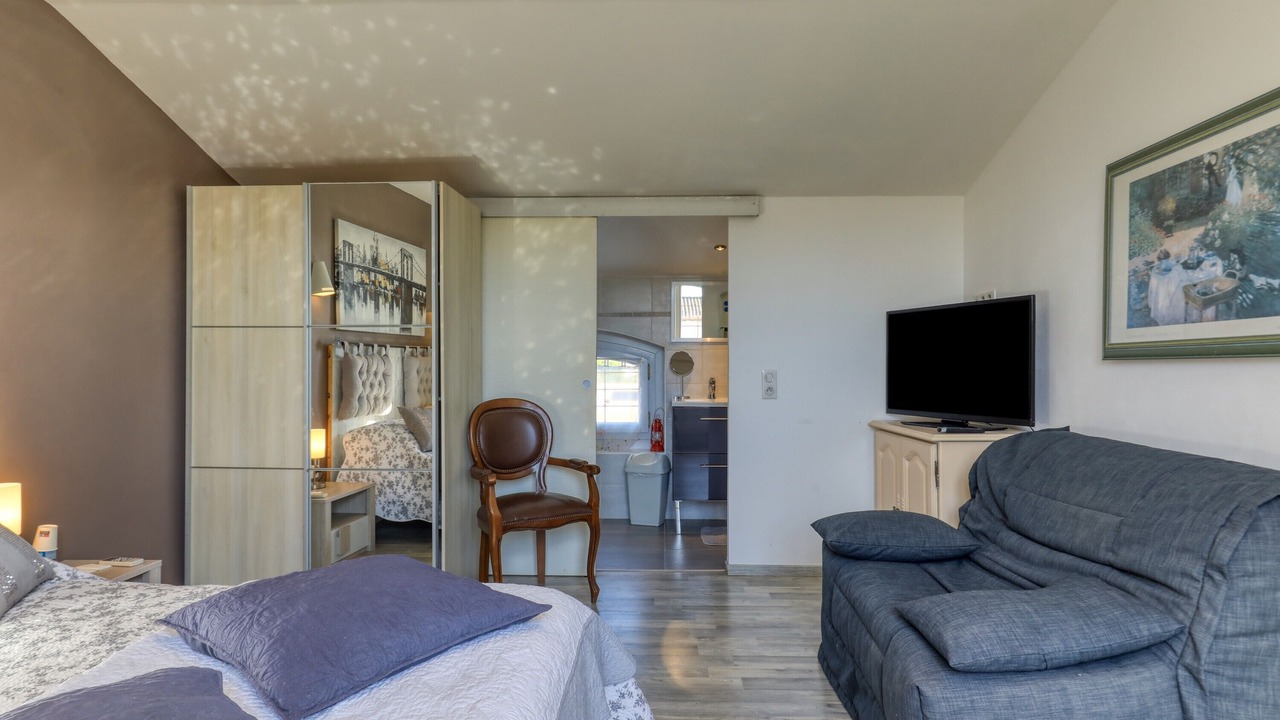 Photo of Bedroom in Saint-Thibery